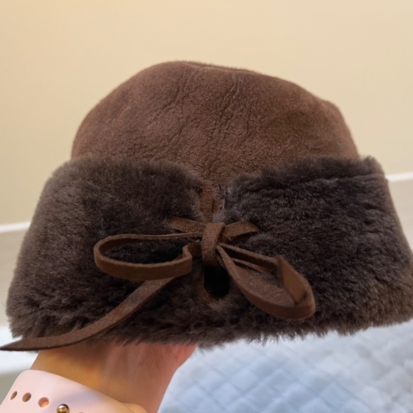 UGG 100% Genuine Shearling Suede Hat - Picture 4 of 12